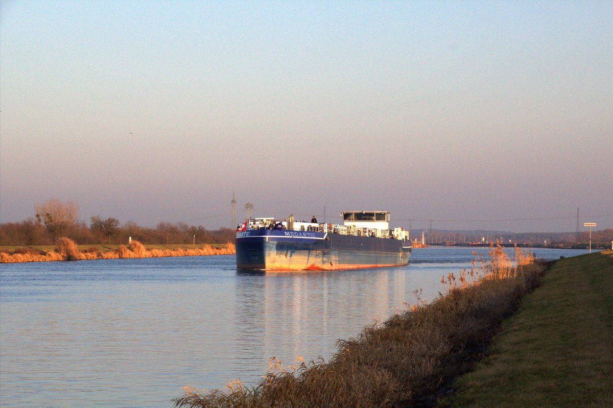 TMS Megantic (04811380 , 84,8 x 9,5m) befuhr am 17.01.2020 , aus dem Rothenseer Verbindungskanal kommend , den Mittellandkanal zu Tal. 