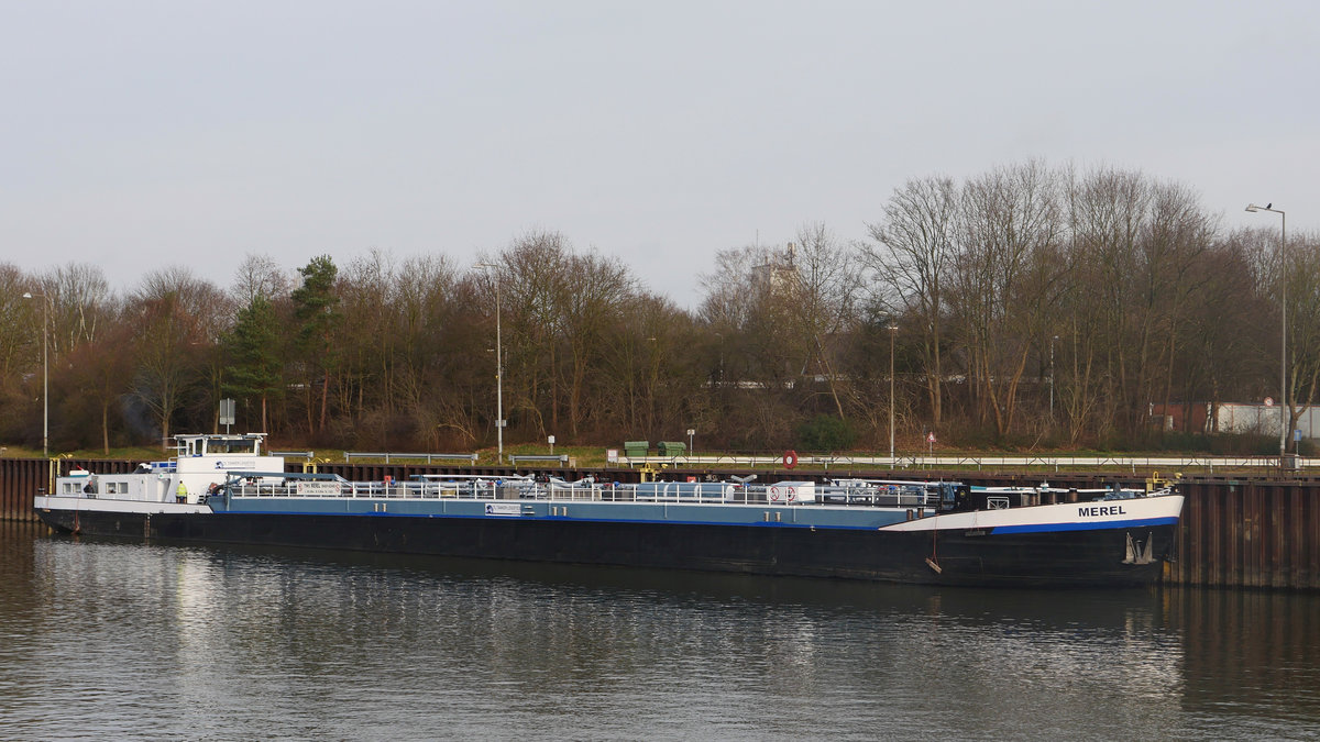 TMS MEREL, Zwijndrecht, ENI 04014340 (ex DETTMER TANK 59, ex Frank, ex Aura, ex Björn) im Unterwasser Schiffshebewerk Lüneburg; Scharnebeck, 11.01.2020
