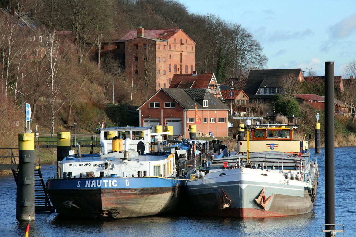 TMS Nautic (05300160 , 80 x 8,25m) und GMS Buche (04025300 , 80 x 8,22m) lagen am 14.01.2019 im Elbe-Lübeck-Kanal in Lauenburg/Elbe.