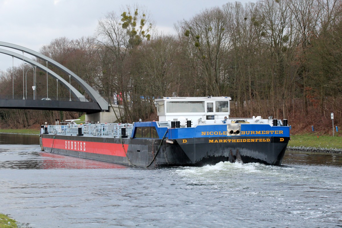 TMS Nicole Burmester (04811460 , 84,99 x 9,6m) am 29.01.2015 im Sacrow-Paretzer Kanal an der Nedlitzer Südbrücke.