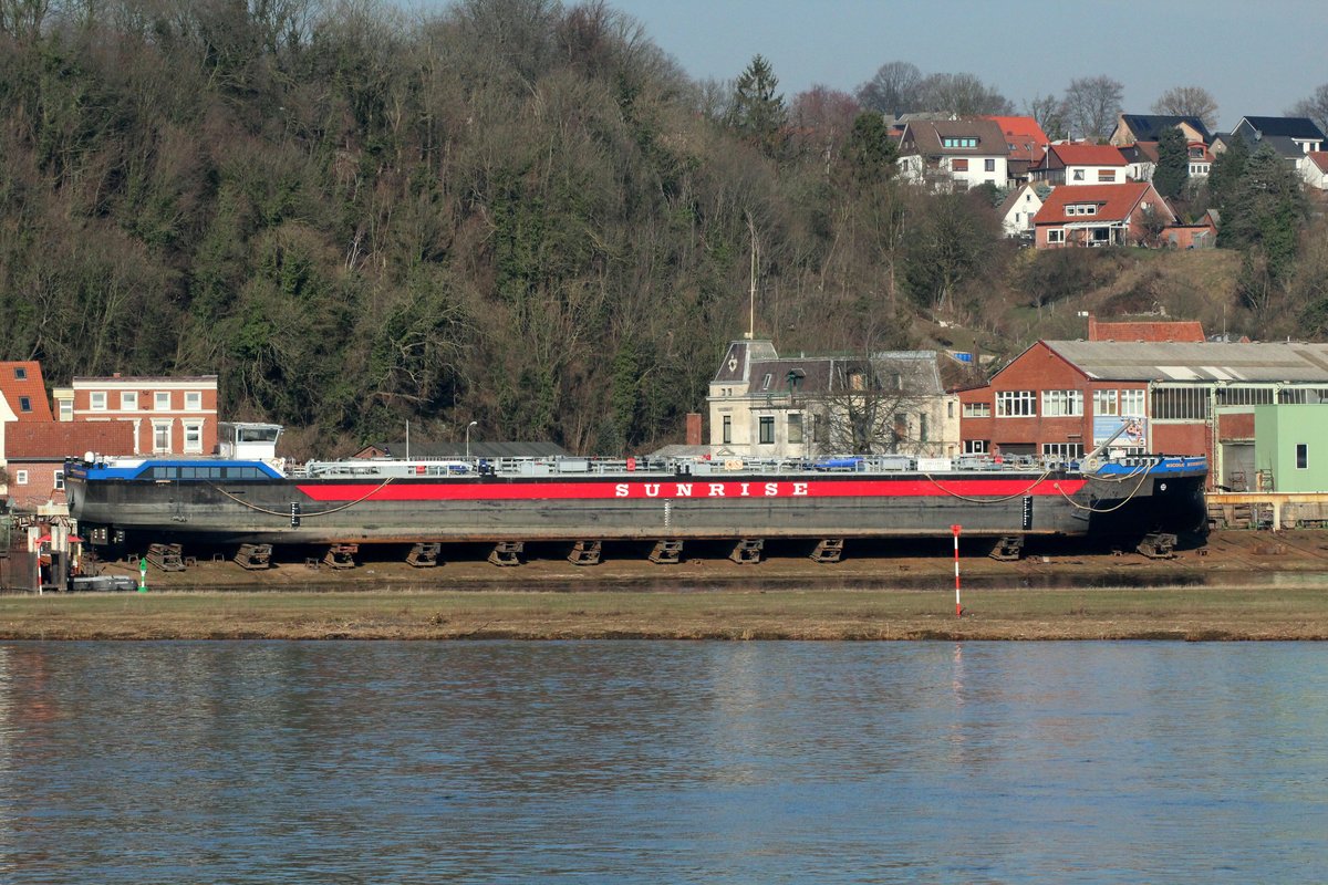 TMS Nicole Burmester (04811460 , 84,99 x 9,6m) lag am 26.02.2019 bei der Hitzler Werft in Lauenburg/Elbe auf Helling und wurde am Nachmittag zu Wasser gelassen.