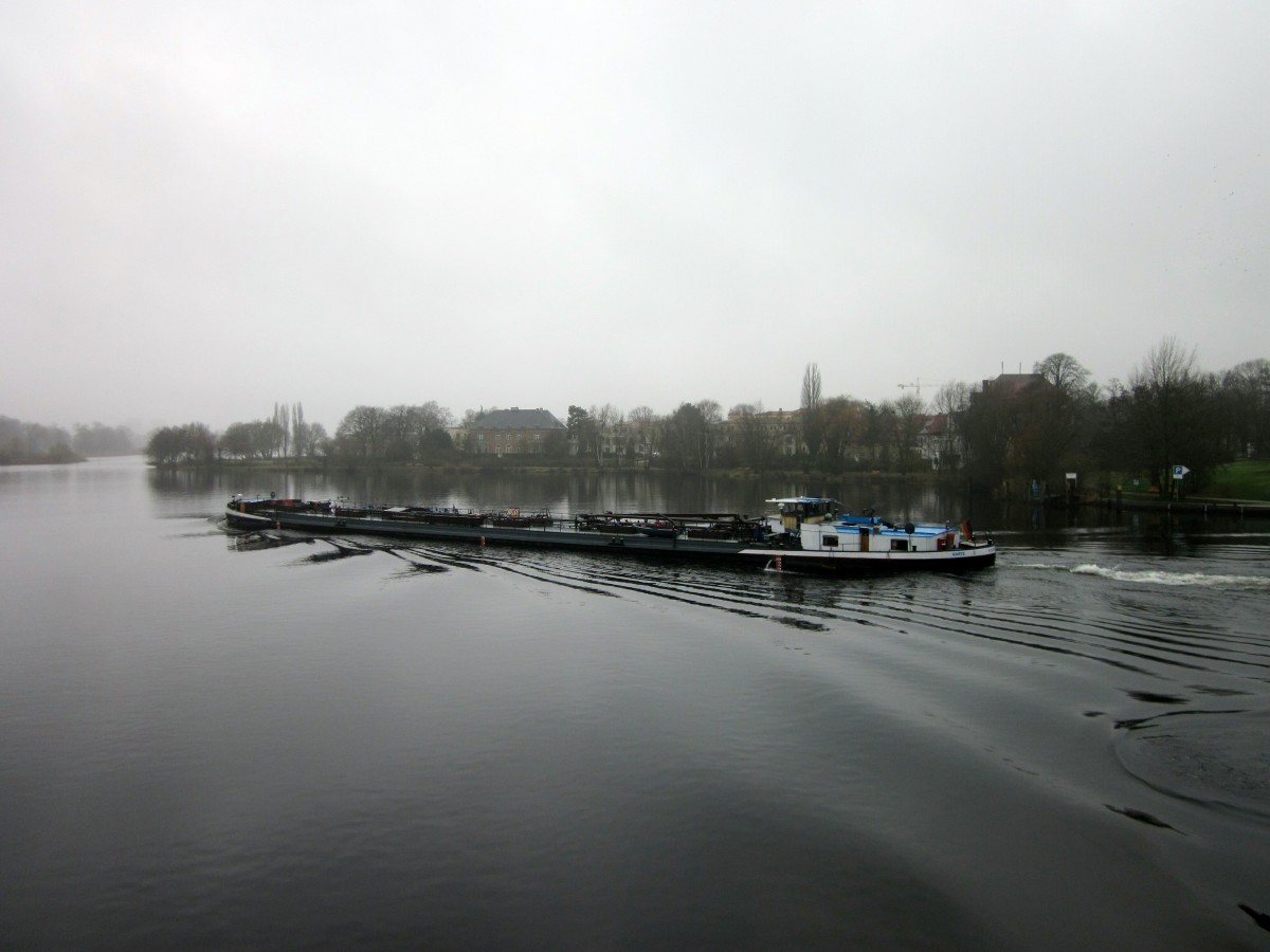 TMS Nordwind , 04011880 , 80 x 8,20 , am 10.12.2013 zw. Glienicker Brücke und Einfahrt zum Teltowkanal auf Bergfahrt.