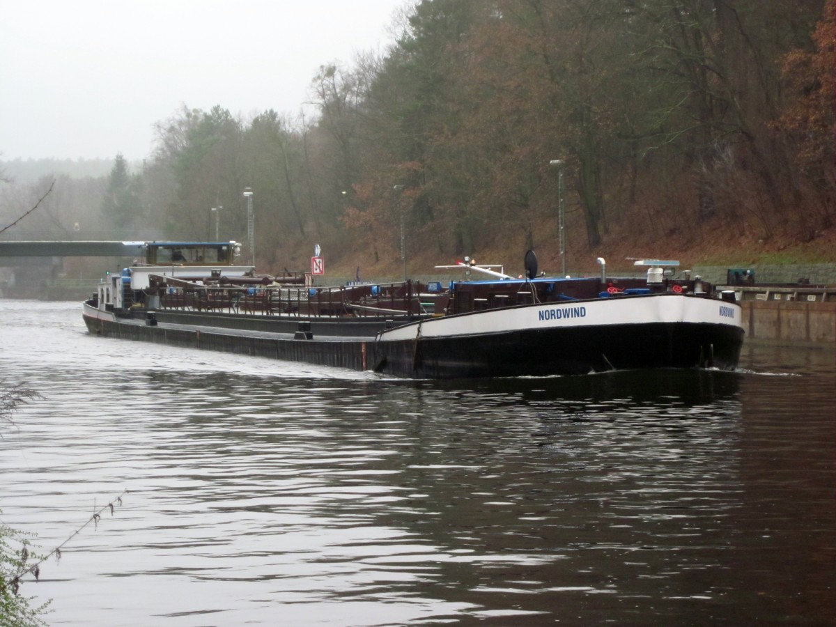 TMS Nordwind , 04011880 , 80 x 8,20 , am 10.12.2013 im Teltowkanal bei Berlin-Kohlhasenbrück auf Bergfahrt. 