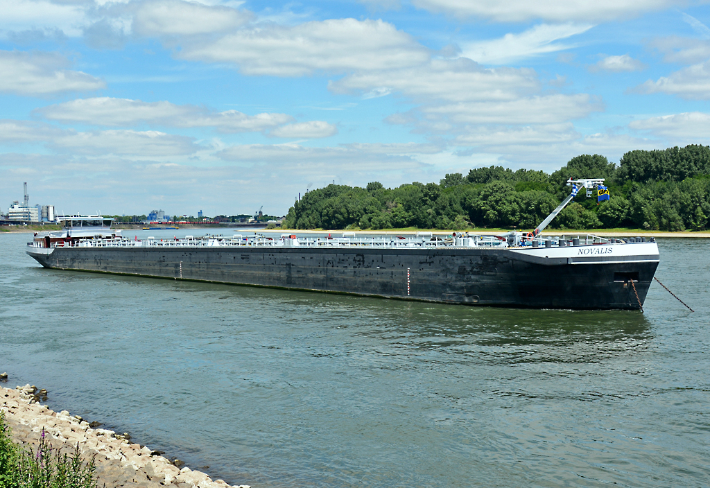 TMS  Novalis  ankert im Rhein bei Wesseling - 23.06.2014