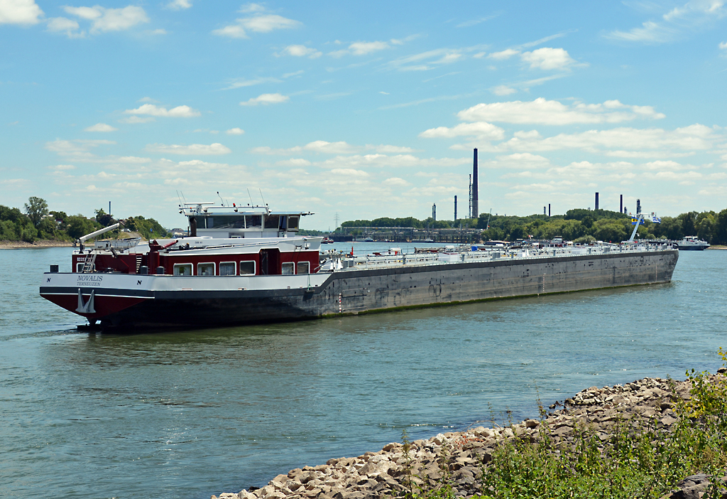 TMS  Novalis  ankert vor Wesseling - 23.06.2014