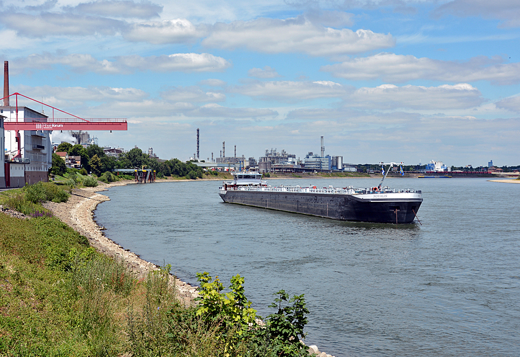 TMS  Novalis  auf dem Rhein in Wesseling vor Anker - 23.06.2014