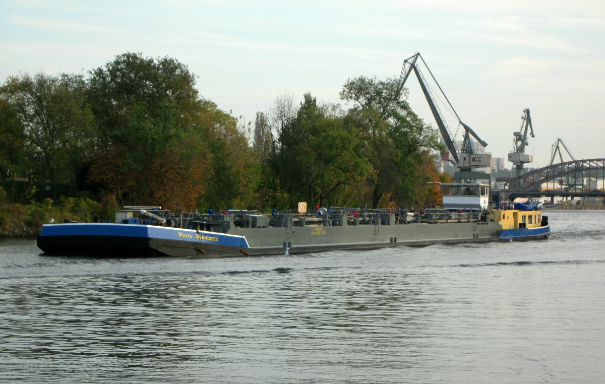 TMS Paul Burmester (04800220 , 81,40 x 9,50m) am 27.10.2014 auf Bergfahrt / Havel in Berlin-Spandau.