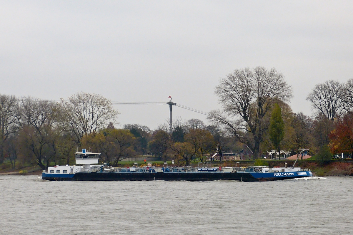 .TMS  PETER JAEGERS ; Bj 2010;  Euronr. 02333261;  L 85,95 m; B 9,60 m;  T 1626; Eigner Reederei Jaegers GmbH in Duisburg, Flussaufwärts unterwegs auf dem Rhein bei Köln am 20.11.2014  