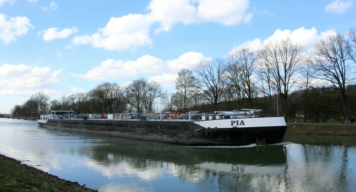 TMS  PIA  (ENI 04809360 , 85,95 x 9,60m)  befuhr am 20.03.2026 , nach dem Verlassen der Schleuse Bevergern , den  DORTMUND-EMS-KANAL  zu Berg.