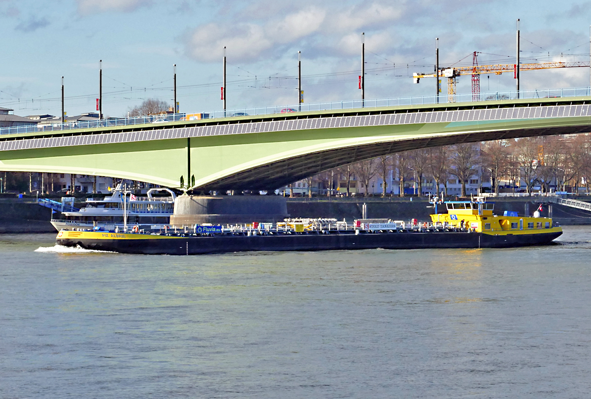 TMS Piz Albris unter der Kennedybrücke in Bonn - 16.01.2020
