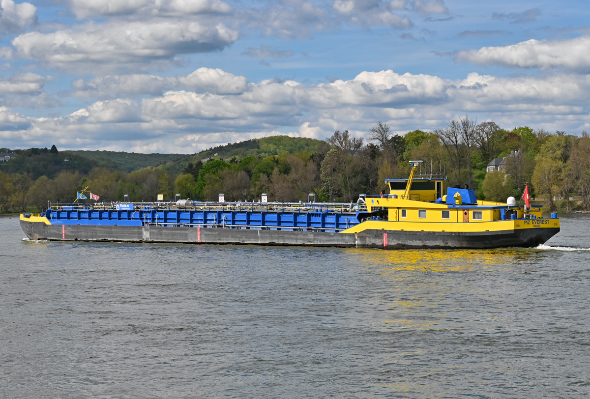 TMS PIZ EVEREST auf dem Rhein querab Remagen - 30.04.2023