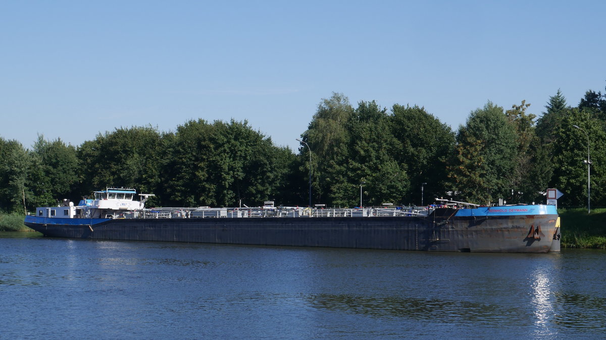 TMS REINHOLD DEYMANN (ex ALAIN, ex Sophie-D) Haren/Ems ENI 04803740 liegt im Oberwasser der Schleuse Geesthacht die Elbe zu Berg; 27.07.2018
