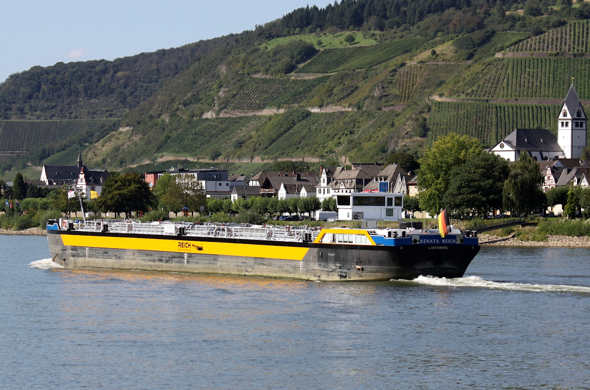 TMS RENATA REICH (ENI:04814250) L.86 m B.9,60 m T 1508 Flagge Deutschland auf dem Rhein am 23.08.2023 zu Tal in Andernach.