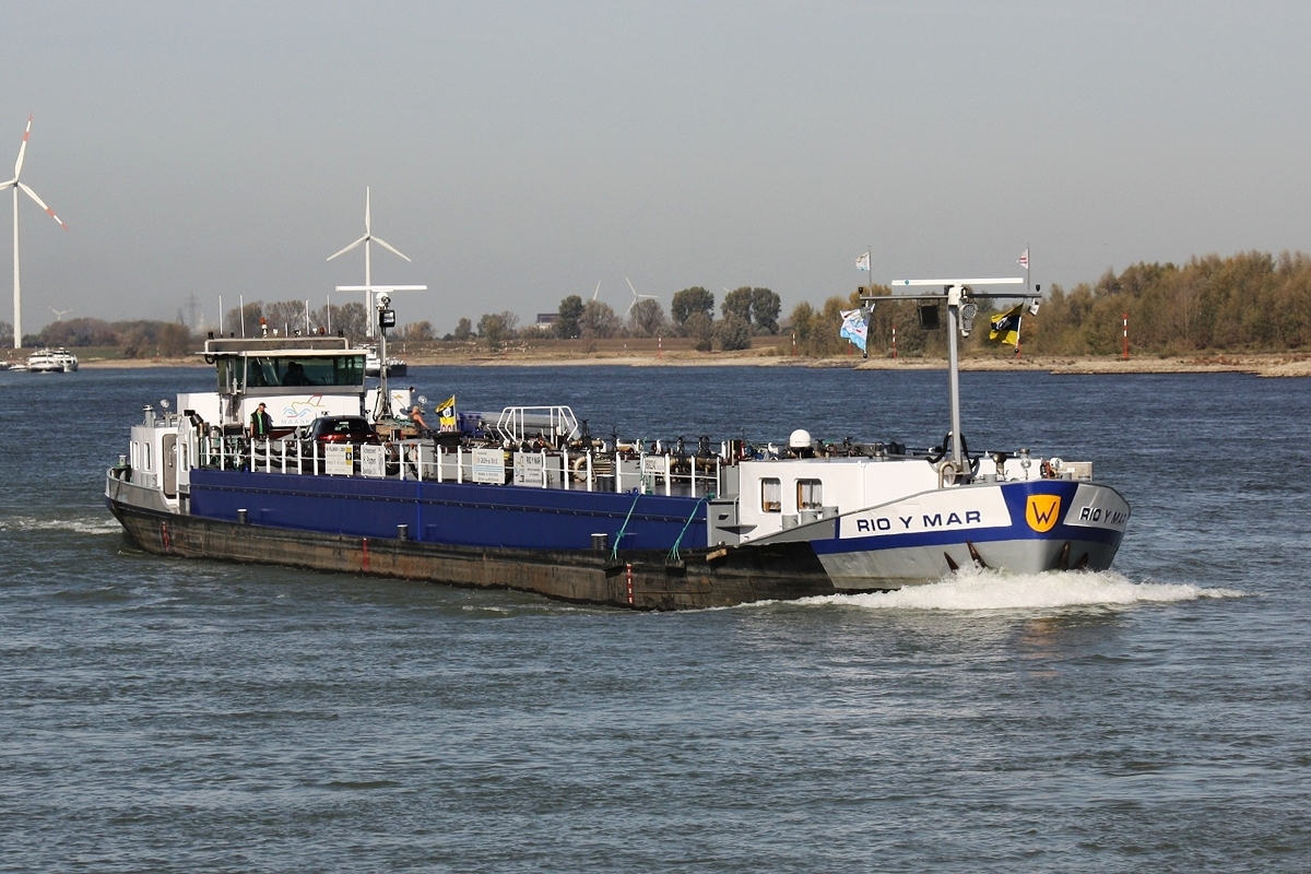 TMS Rio Y Mar Europa Nr.:06002240 am 13.10.2018 auf dem Rhein bei Xanten (das Schiff wurde umgebaut zum Tanker.