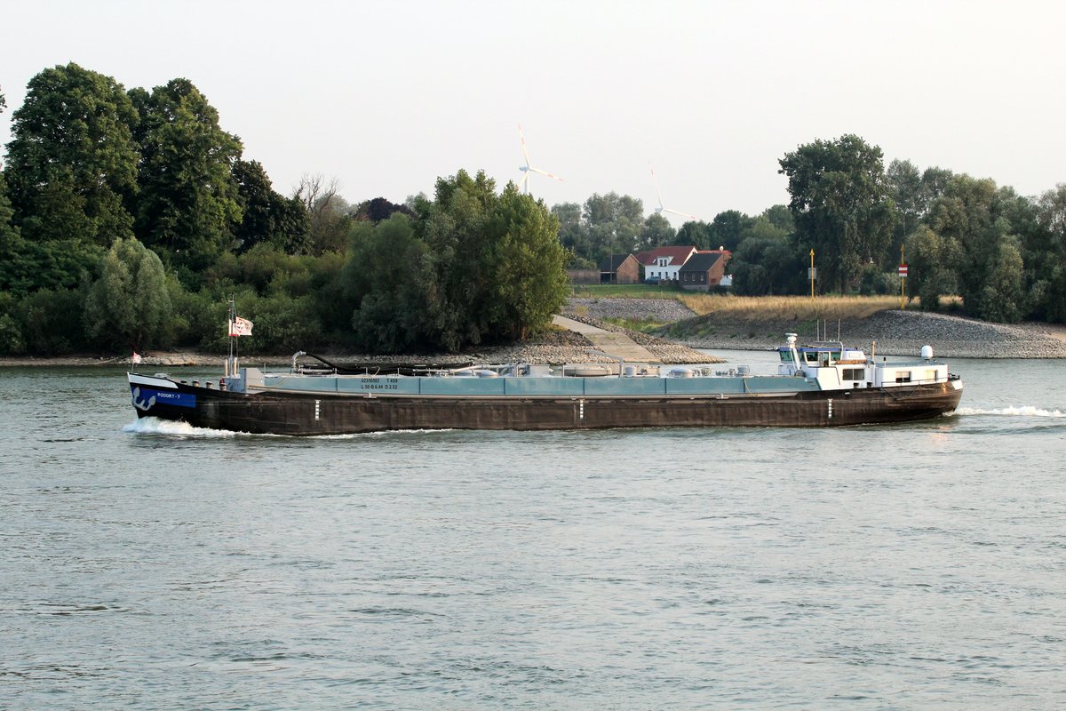 TMS Rodort-7 (02310502 , 50 x 6,44m) am 05.07.2017 auf dem Rhein bei Rees auf Bergfahrt.