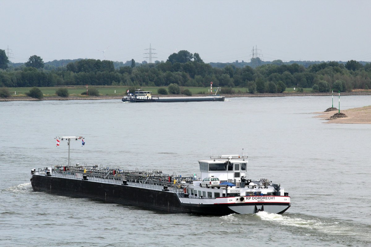 TMS RP Dordrecht (02335652 , 110 x 11,45m) am 06.07.2017 bei Rees auf Rhein-Bergfahrt.