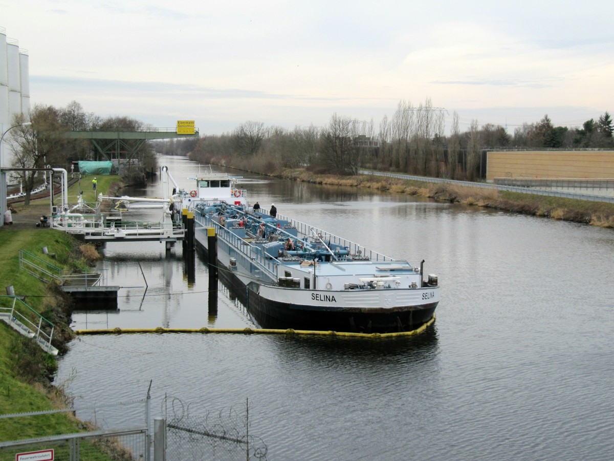 TMS Selina ( 05301240 , 85 x 9) am 09.01.2014 bei der Unitank in Berlin-Rudow (Teltowkanal).