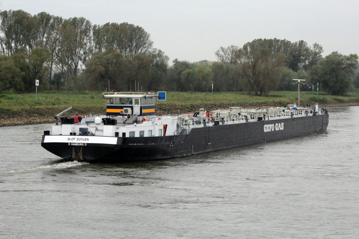 TMS Slot Zuylen (04800230 , 110 x 11,45m) am 23.10.2014 bei Rhein-km 750,5 auf Talfahrt.