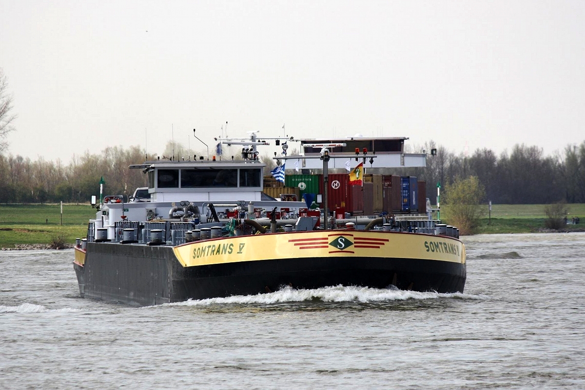 TMS Somtrans V Europa Nr.:06003660 am 12.04.2018 auf dem Rhein bei Xanten.