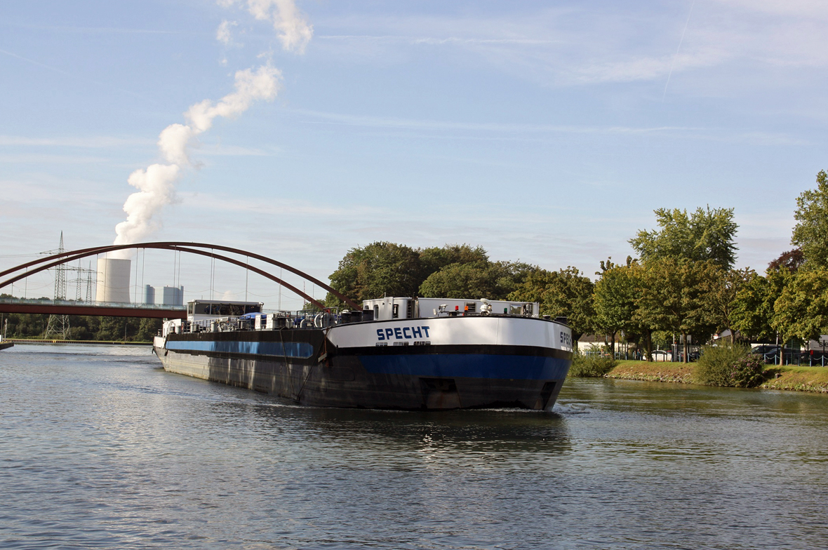 TMS SPECHT (ENI:02333472) L.86 m B.9,50 m T 1535 Flagge Niederlande auf dem DEK am 14.09.2023 am Dattelner Meer.