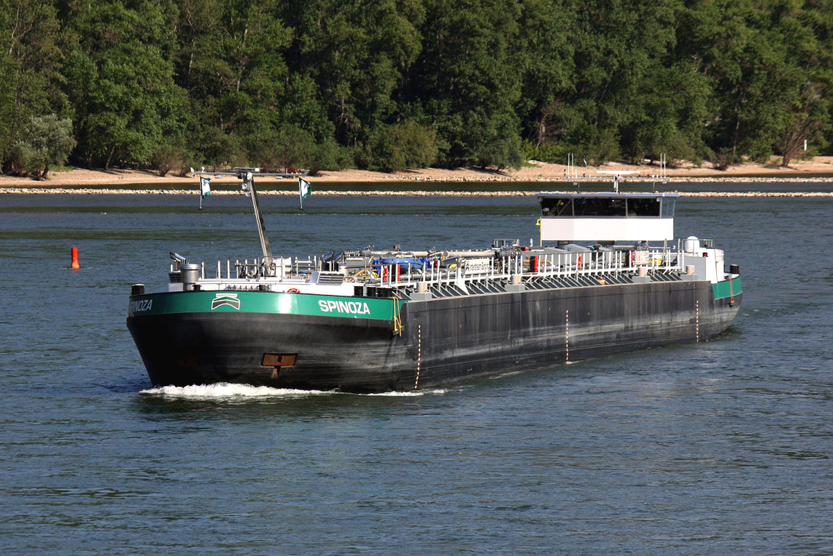 TMS SPINOZA (ENI:02338560) L.110m B.11,45m To 2665 Baujahr 2020 am 27.05.2020 auf dem Rhein in Kaub zu Tal.