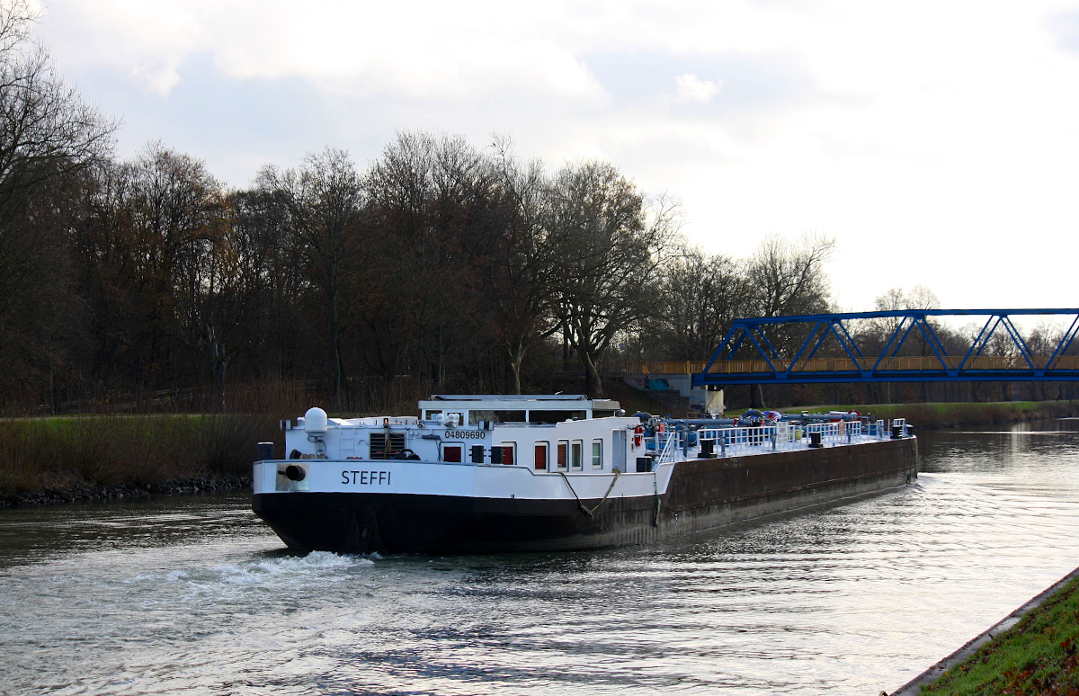 TMS STEFFI (ENI:04809690) L.84,95m B.9,50m T 1692 Flagge Deutschland am 05.12.2020 auf dem WDK zu Berg in Datteln.