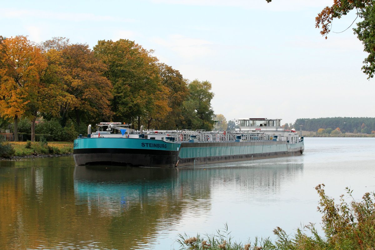 TMS Steinburg , 04812070 , 86 x 9,60m , am 20.10.2016 im Sacrow-Paretzer-Kanal (UHW) bei Schlänitzsee auf Bergfahrt nach Berlin.