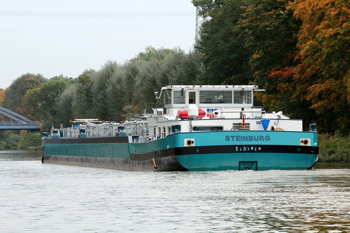 TMS Steinburg , 04812070 , 86 x 9,60m , am 20.10.2016 im Sacrow-Paretzer-Kanal (UHW) zw. Schlänitzsee und Marquardt auf Bergfahrt nach Berlin.