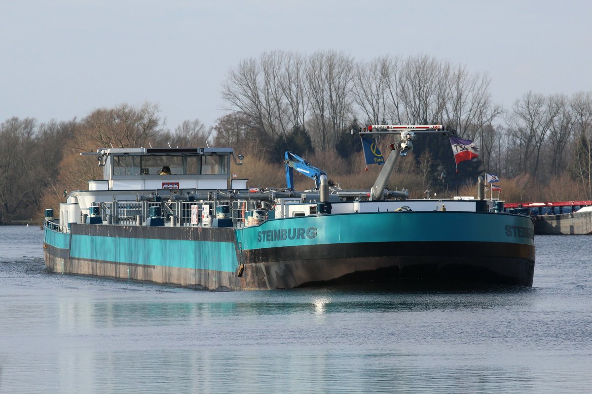 TMS Steinburg (04812070 , 86 x 9,60m) am 15.01.2018 auf dem Sacrow-Paretzer-Kanal / UHW Höhe Havelkanalmündung zu Berg nach Berlin unterwegs.