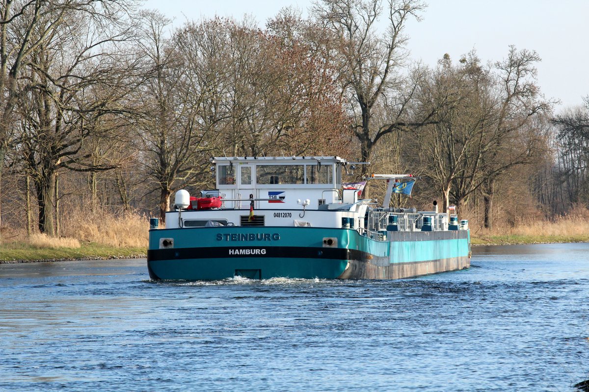 TMS Steinburg (04812070 , 86 x 9,60m) am 15.01.2018 am km 32 im Sacrow-Paretzer-Kanal / UHW nach Berlin zu Berg in Fahrt.