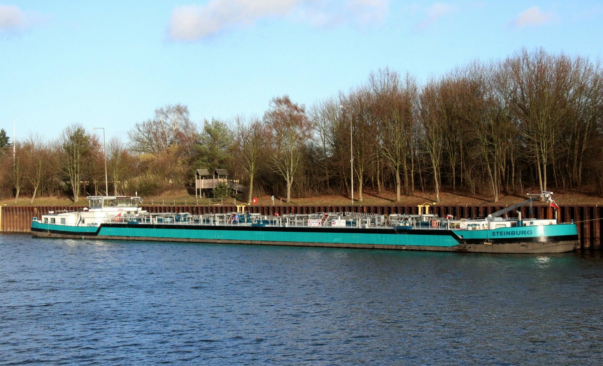 TMS Steinburg (04812070 , 86 x 9,60m) wartete am 14.01.2019 im Unterwasser des Schiffshebewerkes Scharnebeck auf die Bergfahrt im Fahrstuhl. 