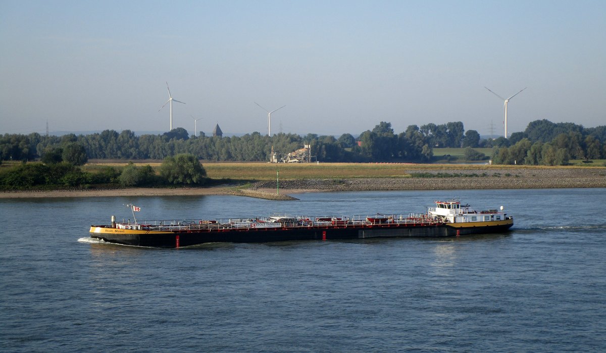 TMS Stolt Mosel (02320501 , 85,99 x 11,40m) am 07.07.2017 bei Rees auf Rhein-Bergfahrt.