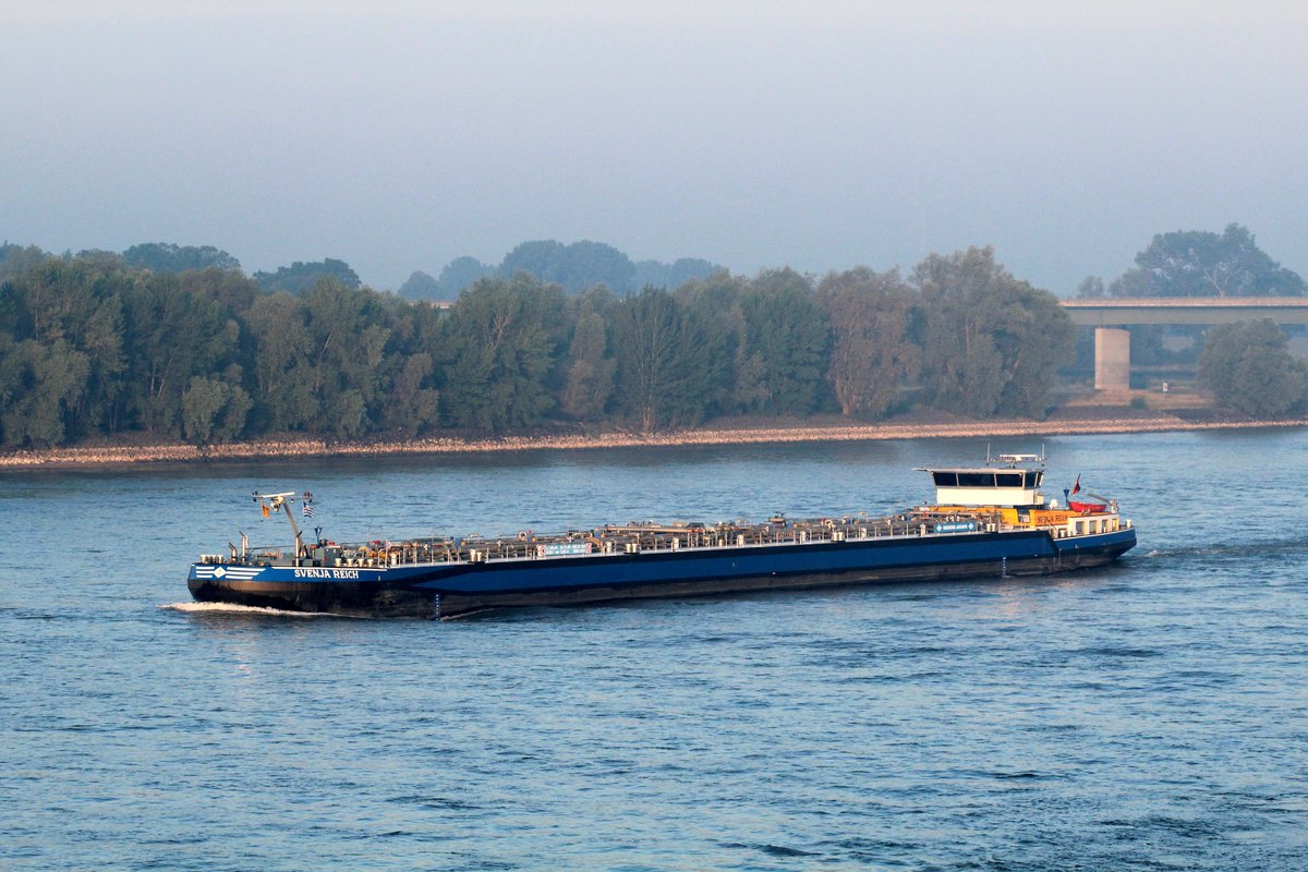 TMS Svenja Reich (04803260 , 109,90 x 11,45m , Heimathafen Lauenburg/Elbe) am frühen Morgen des 06.07.2017 auf dem Rhein bei Rees zu Berg.