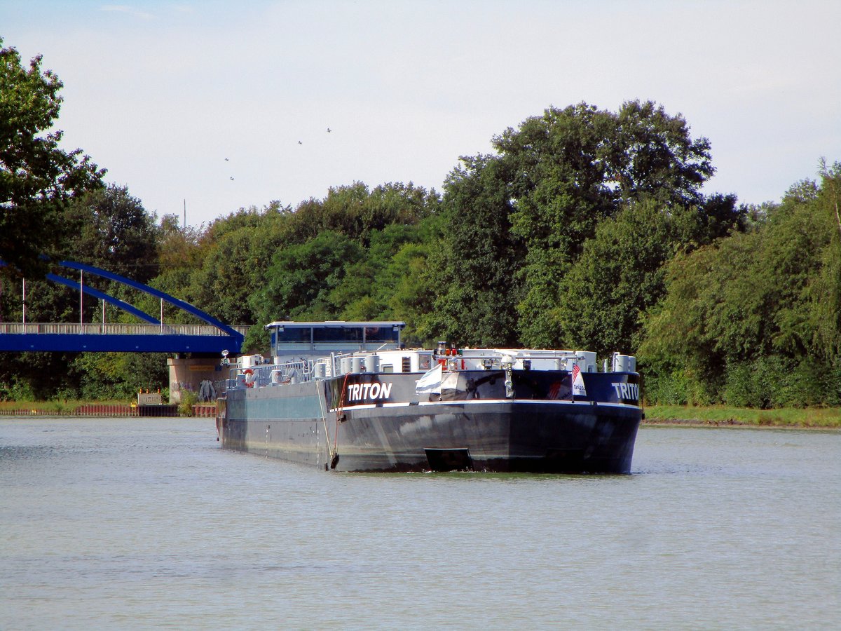 TMS  TRITON  (02331441 , 85,92 x 9,60m) am 02.10.2020 im  DORTMUND-EMS-KANAL  auf Bergfahrt kurz vor der Schleuse Bevergern. 