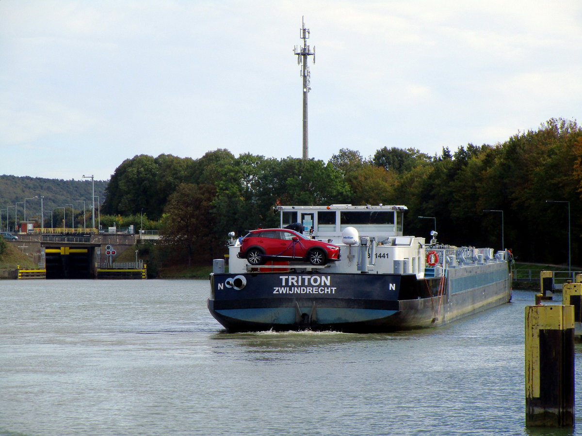 TMS  TRITON  (02331441 , 85,92 x 9,60m) mußte am 02.10.2020 unterhalb der  SCHLEUSE BEVERGERN  /  DORTMUND-EMS-KANAL  auf seine Bergschleusung warten.