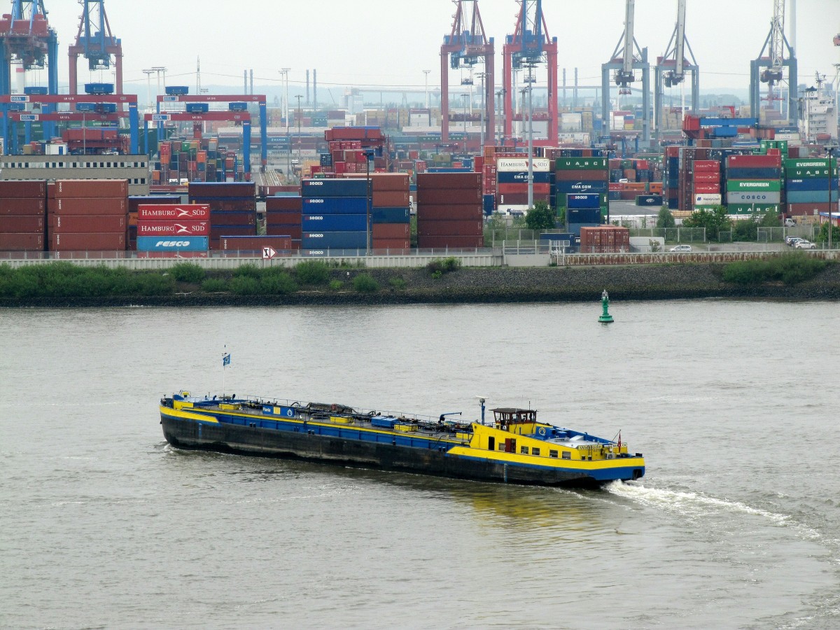 TMS Walsrode (04401780 , 67 x 8,18) am 05.05.2014 von der Norderelbe zu Tal kommend in den Köhlbrand/Süderelbe zu Berg einfahrend  