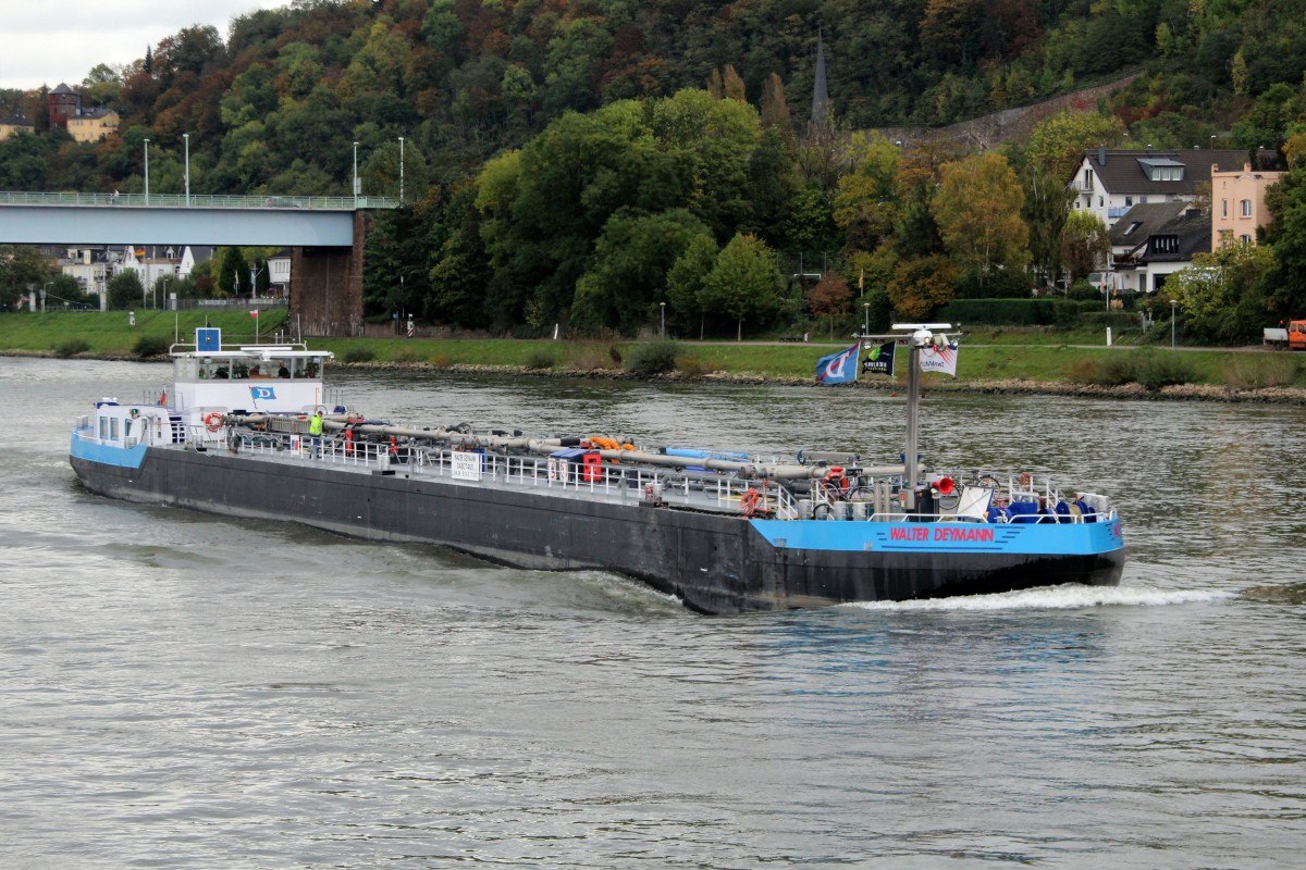 TMS Walter Deymann (04807460 , 84,66 x 9,5m) am 21.10.2014 bei Asterstein / Pfaffendorf auf Rhein-Bergfahrt.