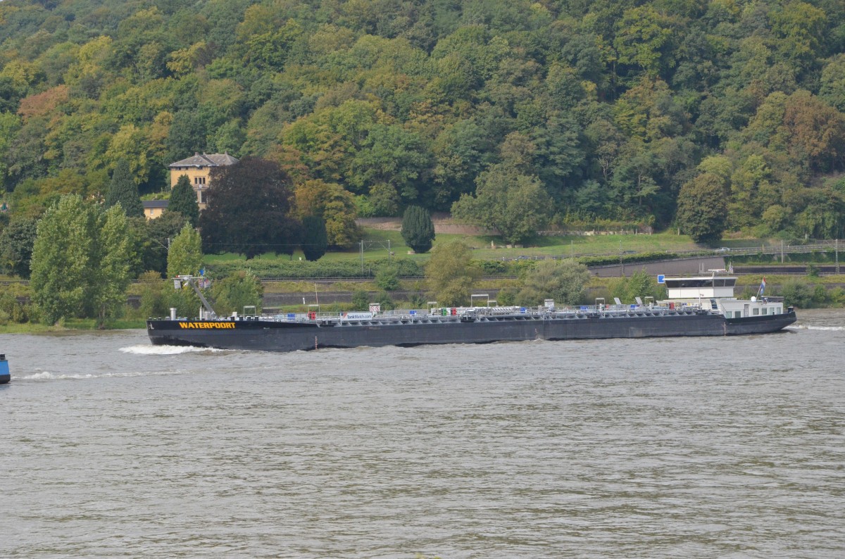 TMS Waterpoort, ein Tankschiff auf dem Rhein bei Unkel am 21.09.2013 abgelichtet.