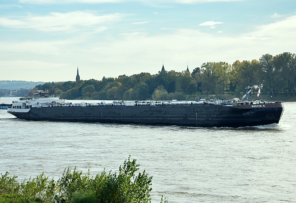 TMS  Wouter R.  auf dem Rhein bei Oberkassel - 19.10.2013