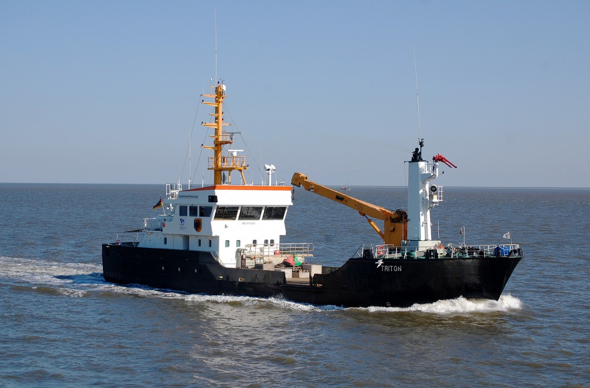 Tonnenleger  TRITON  (IMO: 9123025, MMSI: 211249300) am 26.08.2013 vor Cuxhaven. Baujahr:1997,LngexBreite:50 m X 10 m, Bruttoregistertonnen: 532, Tragfahigkeit: 98 t. 