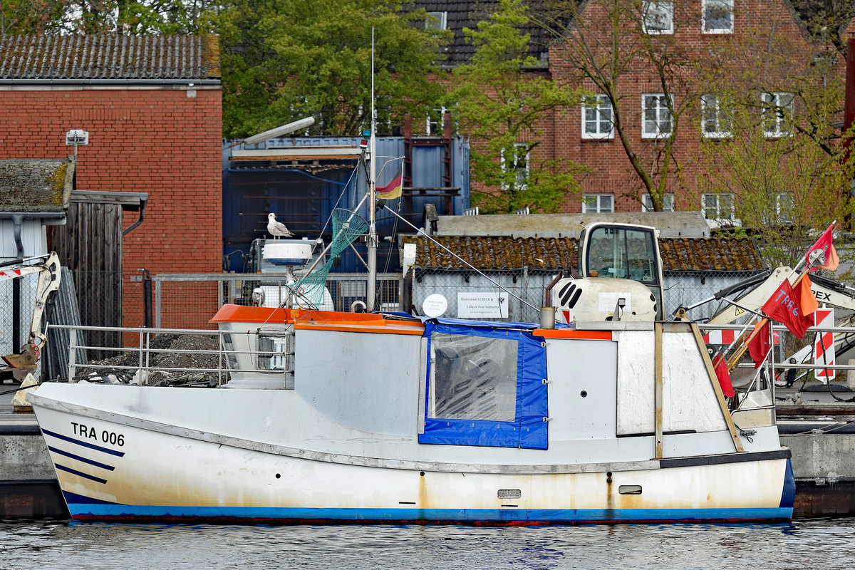 TRA 006 am 01.05.2020 im Hafen von Lübeck-Travemünde