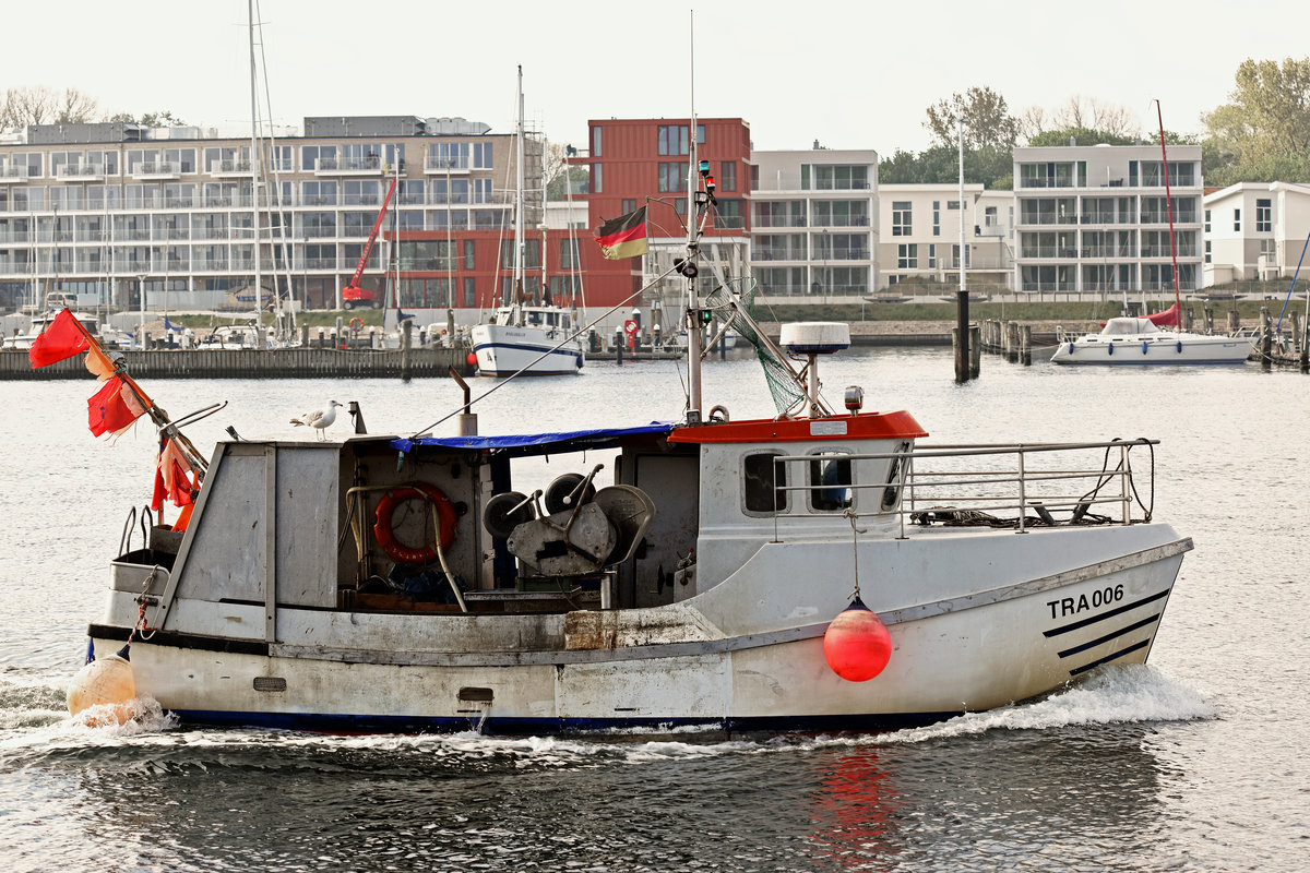 TRA 006 läuft am 8.5.2020 in den Hafen von Lübeck-Travemünde ein