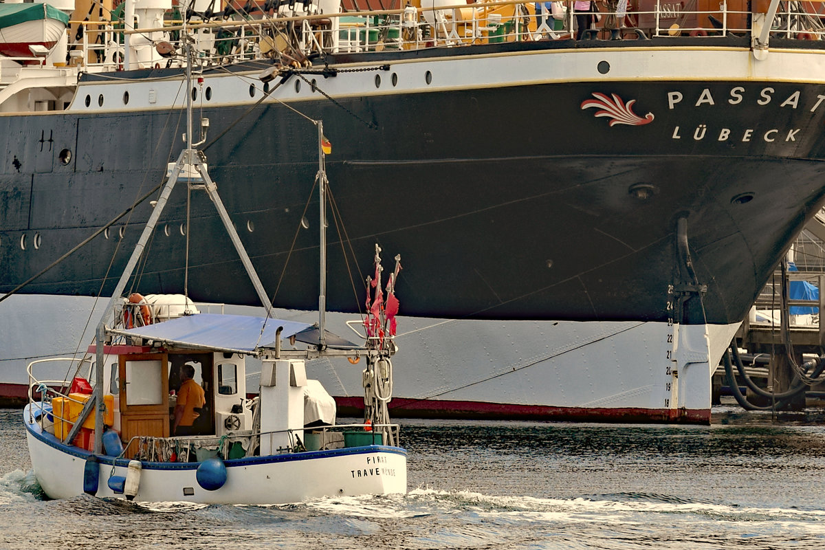 TRA 1  Pirat  am 11.7.2019 bei der Viermastbark PASSAT in Lübeck-Travemünde