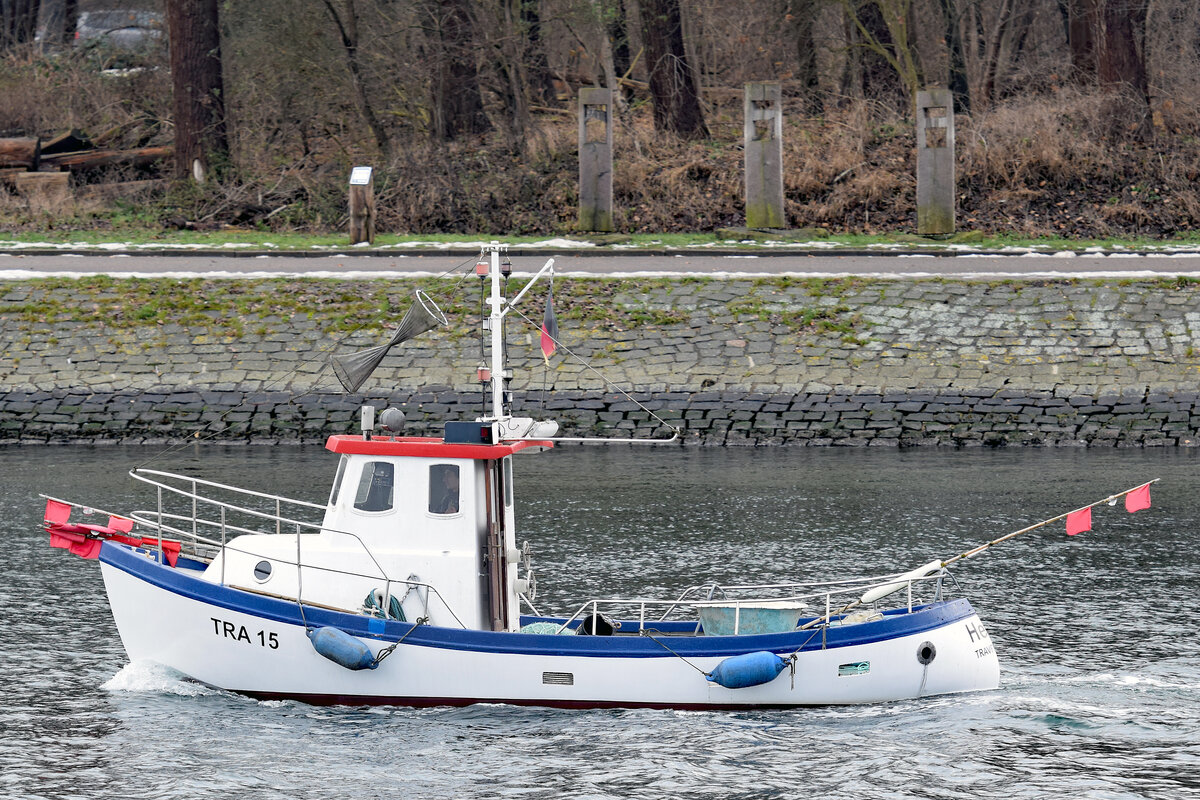 TRA 15 HEIKE am 20.12.2022 im Hafen von Lübeck-Travemünde