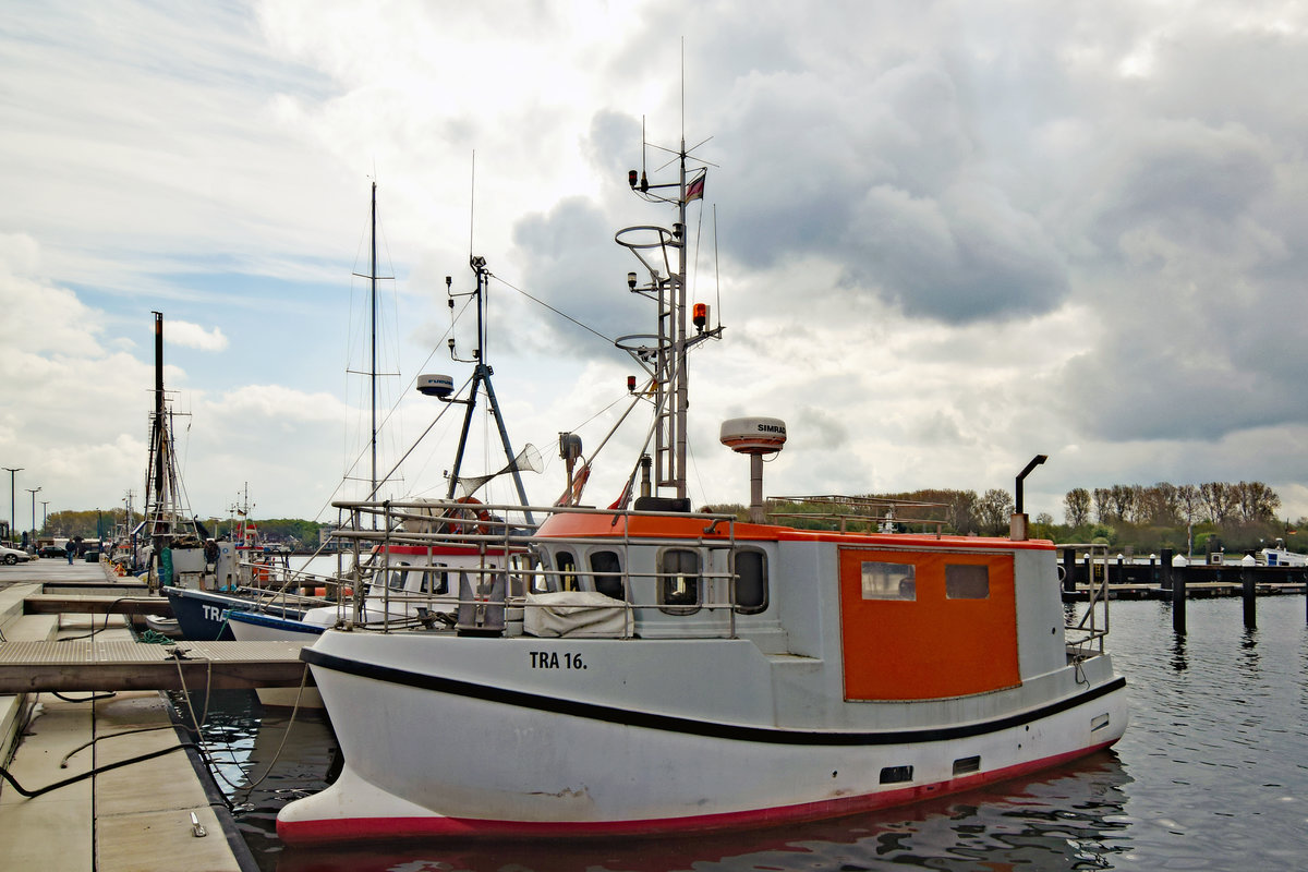 TRA 16 am 01.05.2020 im Hafen von Lübeck-Travemünde