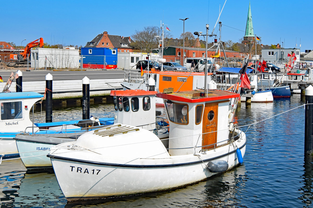 TRA 17 am 12.04.2020 im Hafen von Lübeck-Travemünde