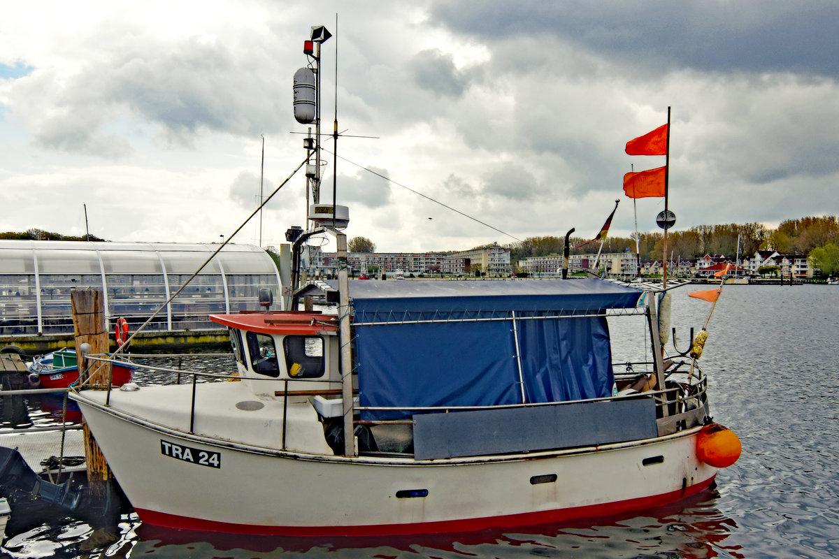 TRA 24 am 01.05.2020 im Hafen von Lübeck-Travemünde