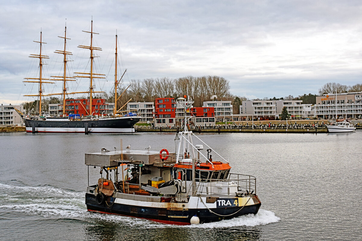 TRA 4 ANKE am 07.01.2023 im Hafen von Lübeck-Travemünde