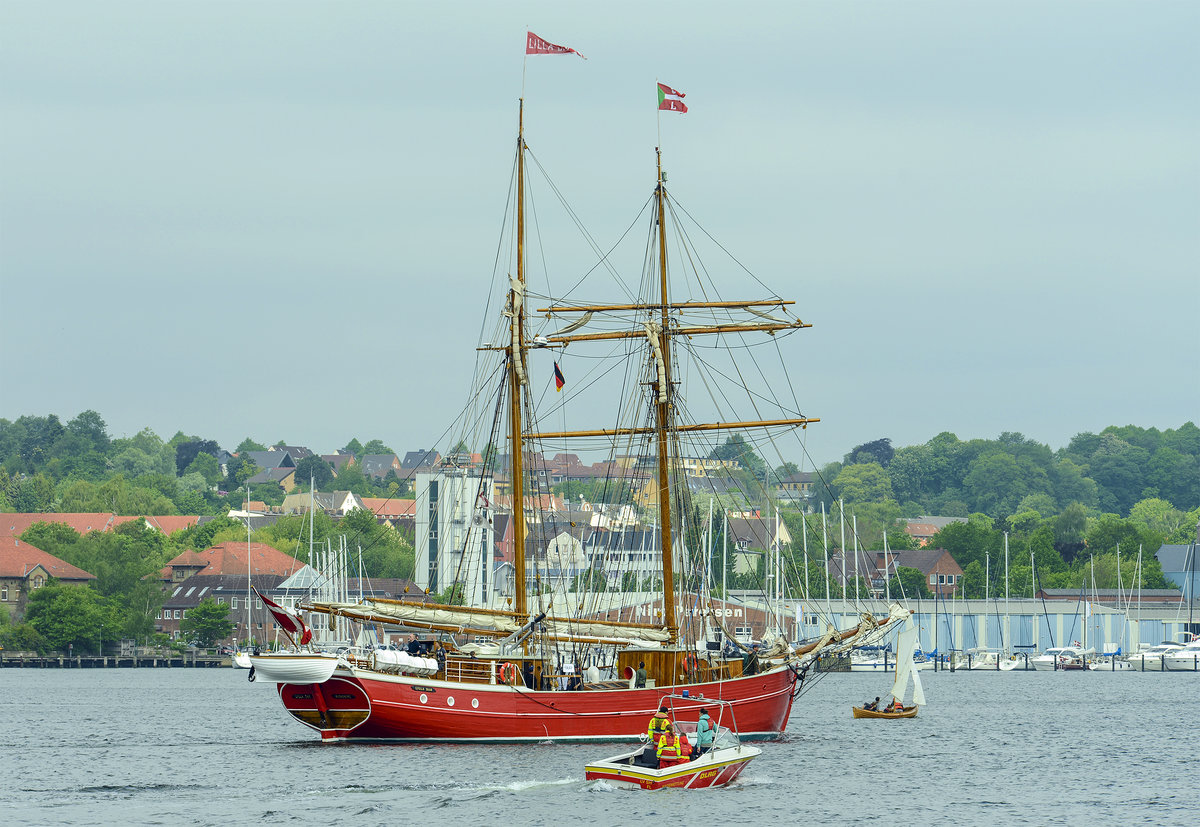 Traditionssegler »Lilla Dan« (Dänemark) zur Rum-Regatta im Flensburger Hafen. 
Aufnahme: 1. Juni 2019.