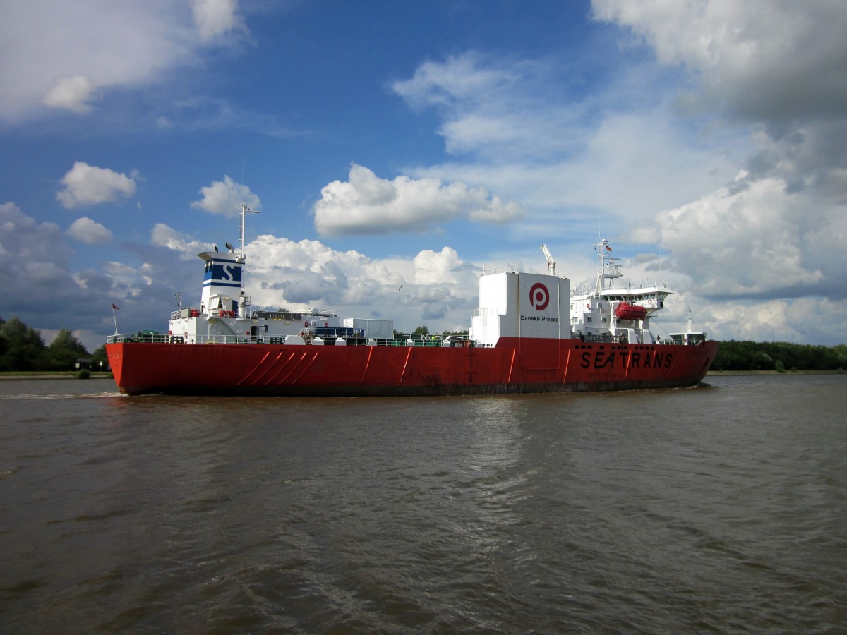 Trans Dania , IMO 8808604 , 113,4 x 17,75 , ein Pallet Carrier , am 12.08.2014 im NOK bei Breiholz Richtung Kiel unterwegs.